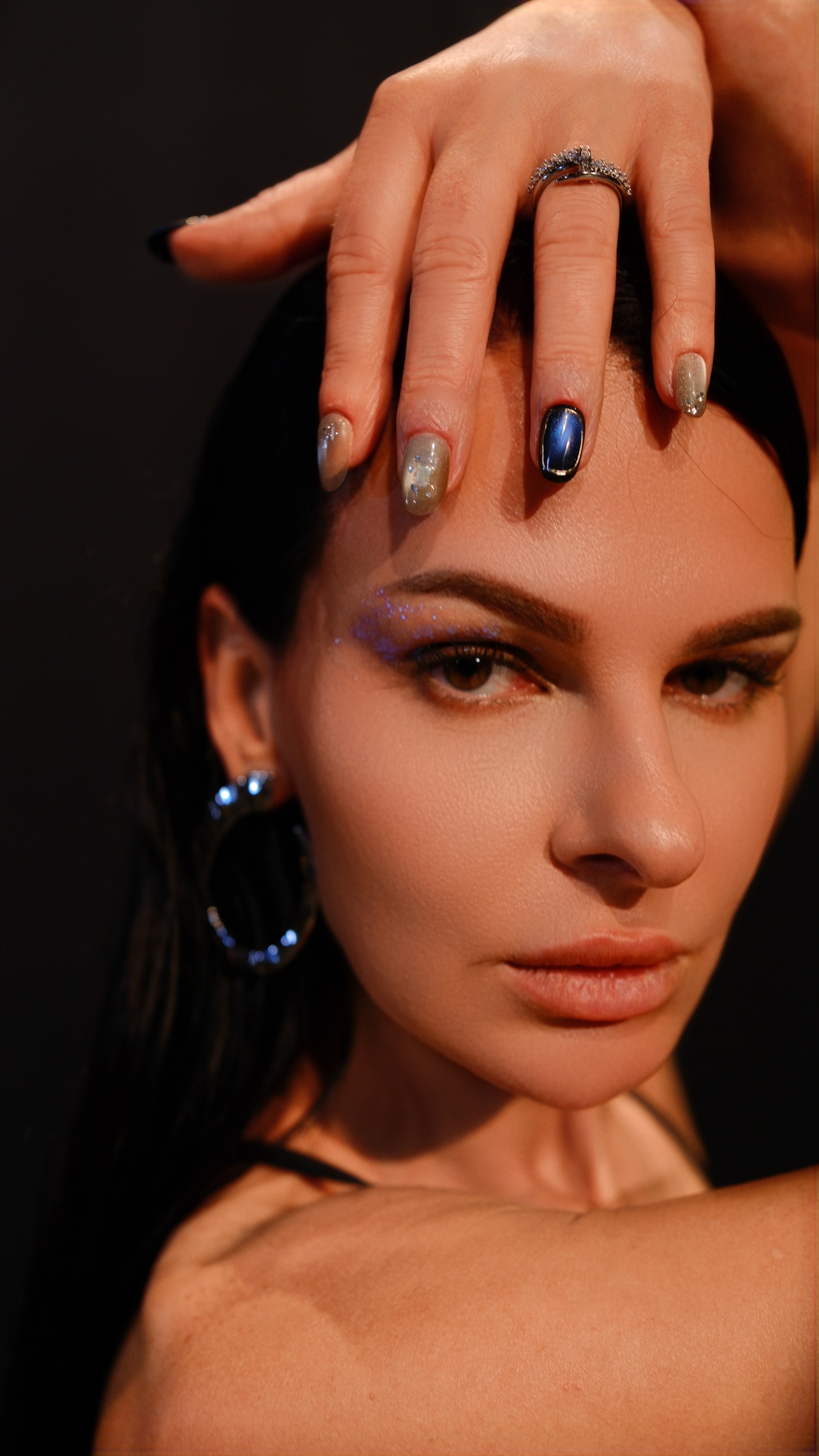 Close-up of model wearing Editory Atelier press-on nails
